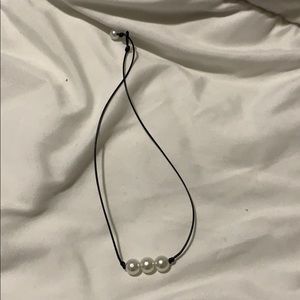 Three Pearl chocker